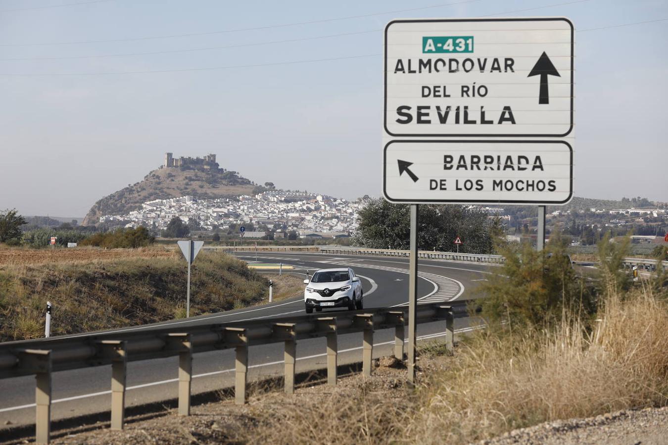 En imágenes, Almodóvar del Río recupera la movilidad pero ajusta la hostelería