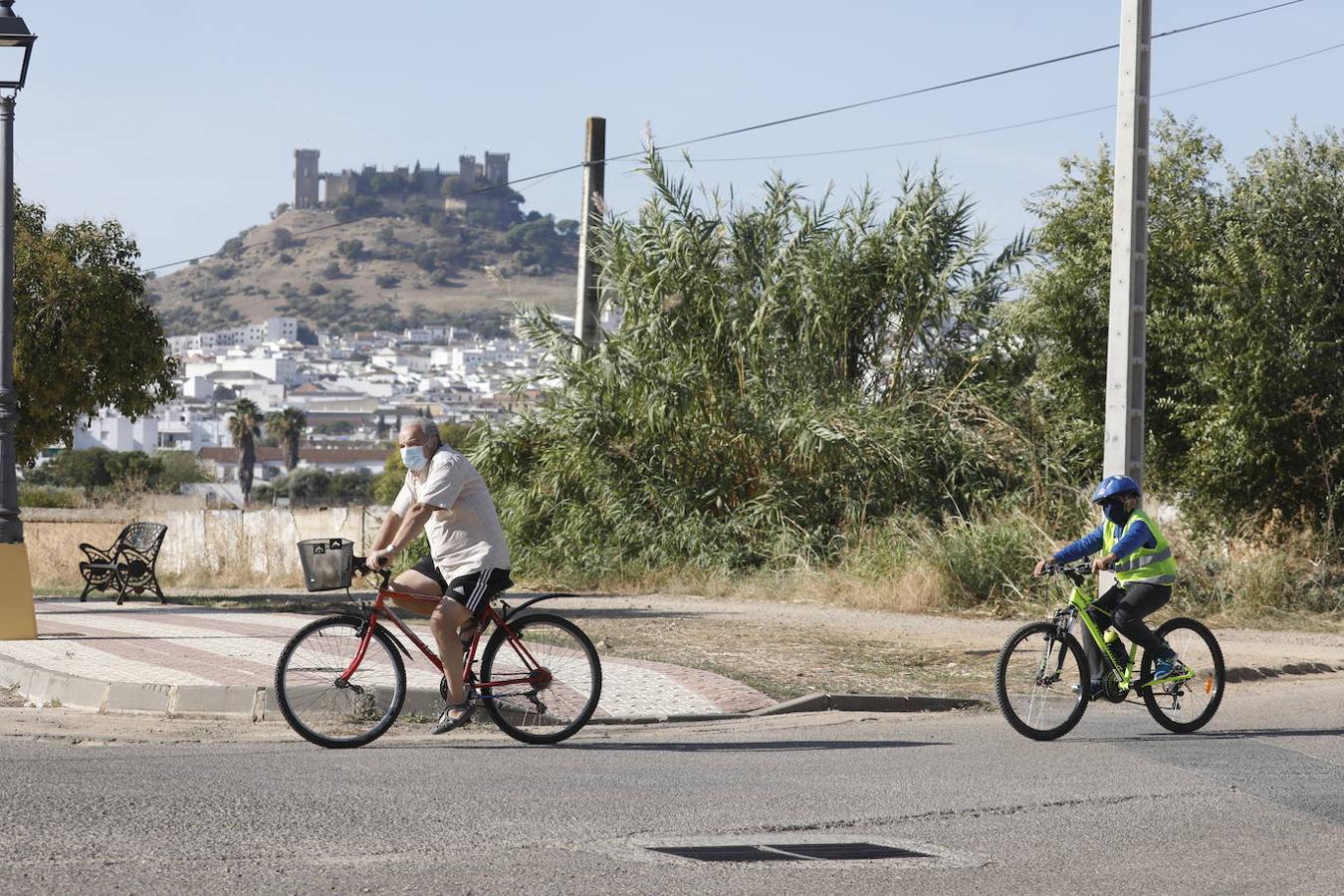 En imágenes, Almodóvar del Río recupera la movilidad pero ajusta la hostelería