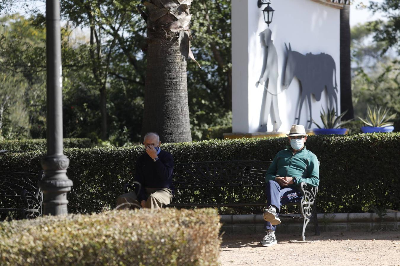 En imágenes, Almodóvar del Río recupera la movilidad pero ajusta la hostelería