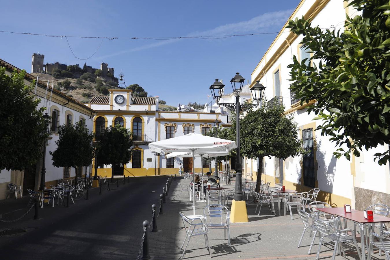 En imágenes, Almodóvar del Río recupera la movilidad pero ajusta la hostelería