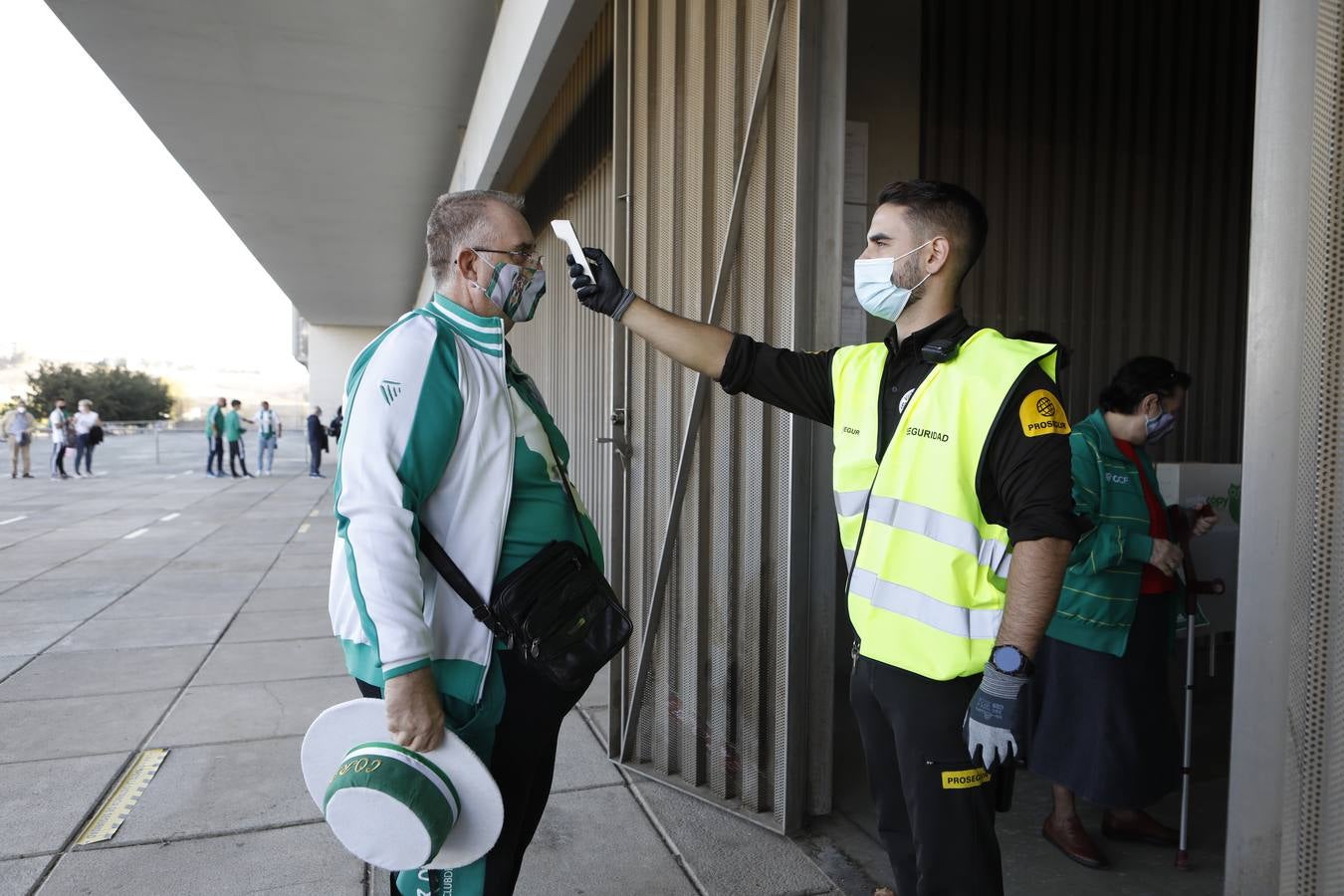 El ambiente con 800 espectadores del Córdoba CF en El Arcángel, en imágenes