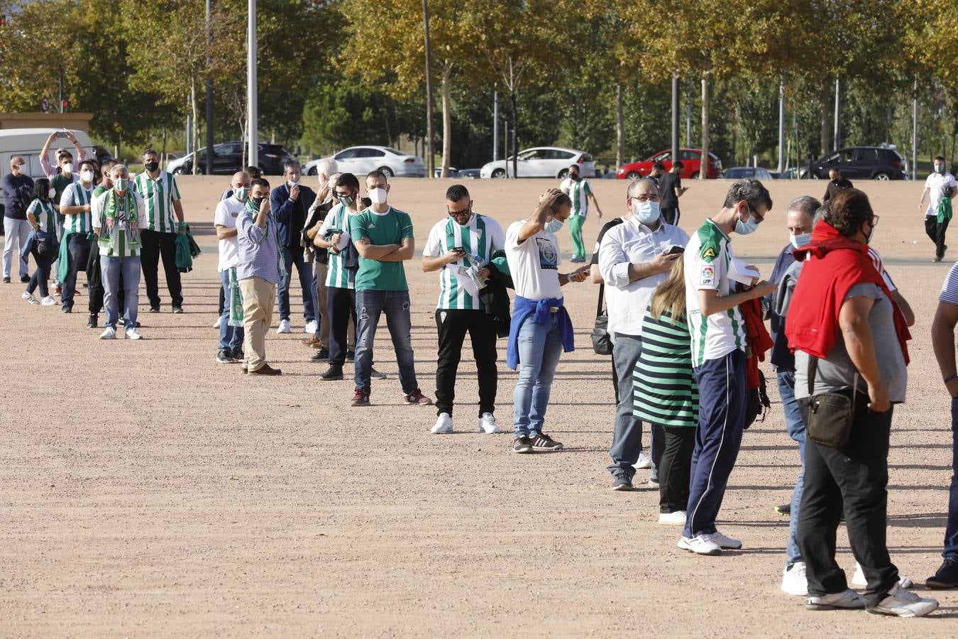 El ambiente con 800 espectadores del Córdoba CF en El Arcángel, en imágenes