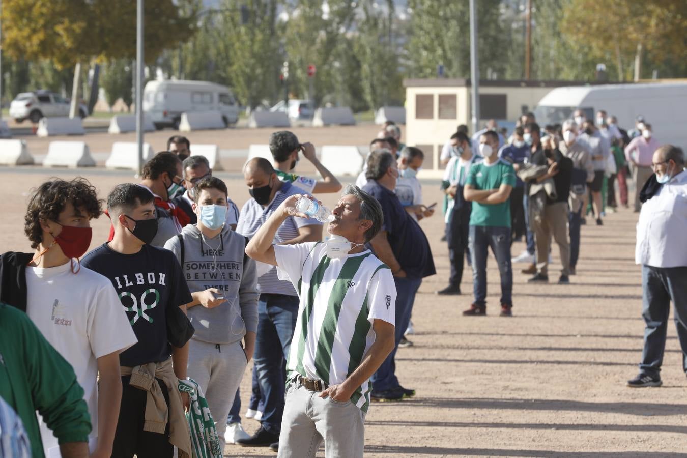 El ambiente con 800 espectadores del Córdoba CF en El Arcángel, en imágenes