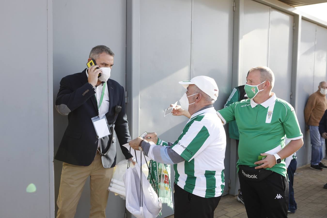 El ambiente con 800 espectadores del Córdoba CF en El Arcángel, en imágenes