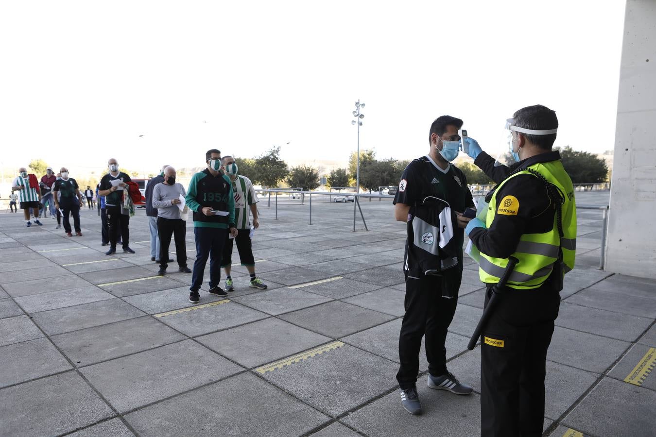 El ambiente con 800 espectadores del Córdoba CF en El Arcángel, en imágenes