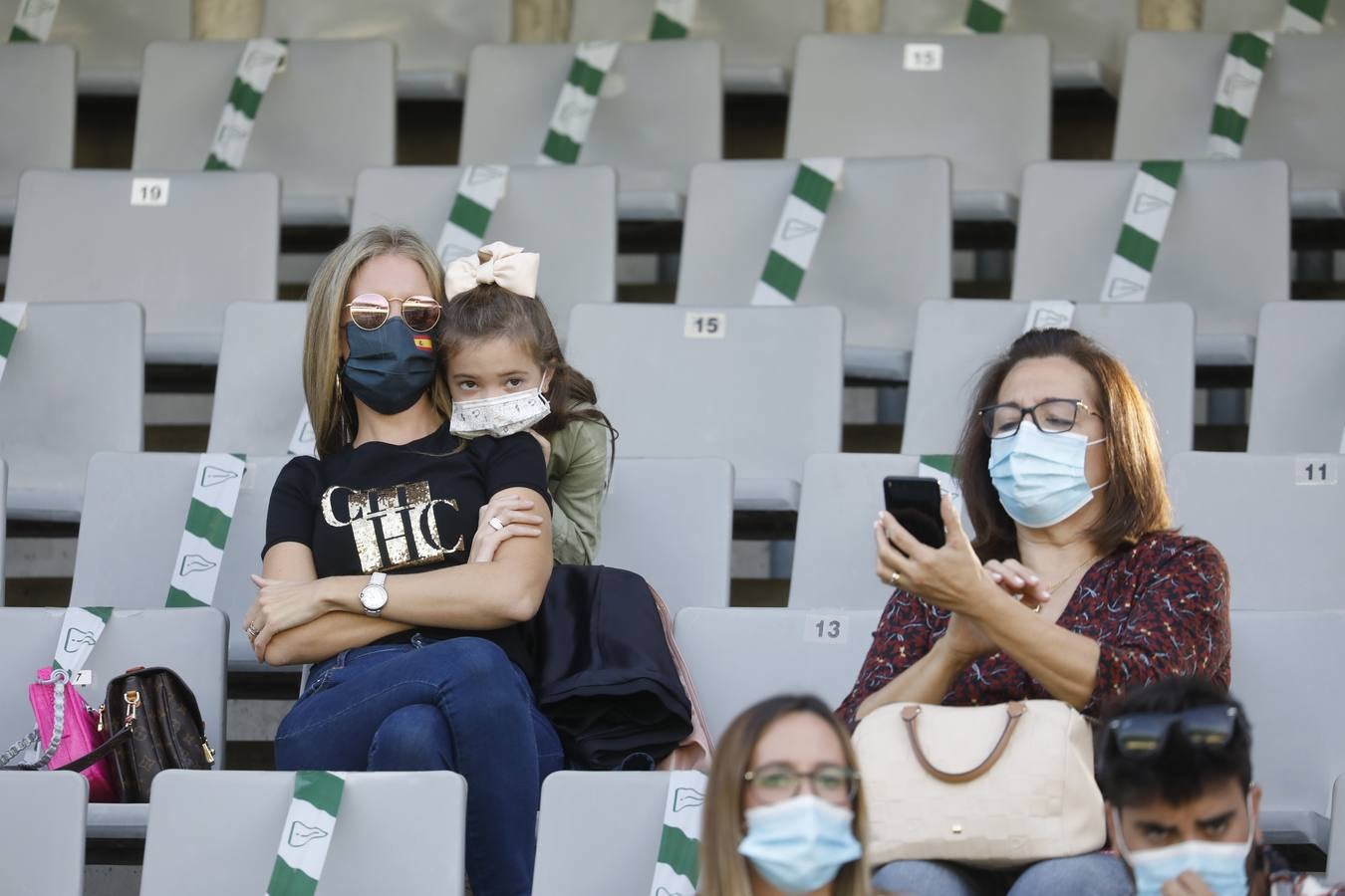 El ambiente con 800 espectadores del Córdoba CF en El Arcángel, en imágenes