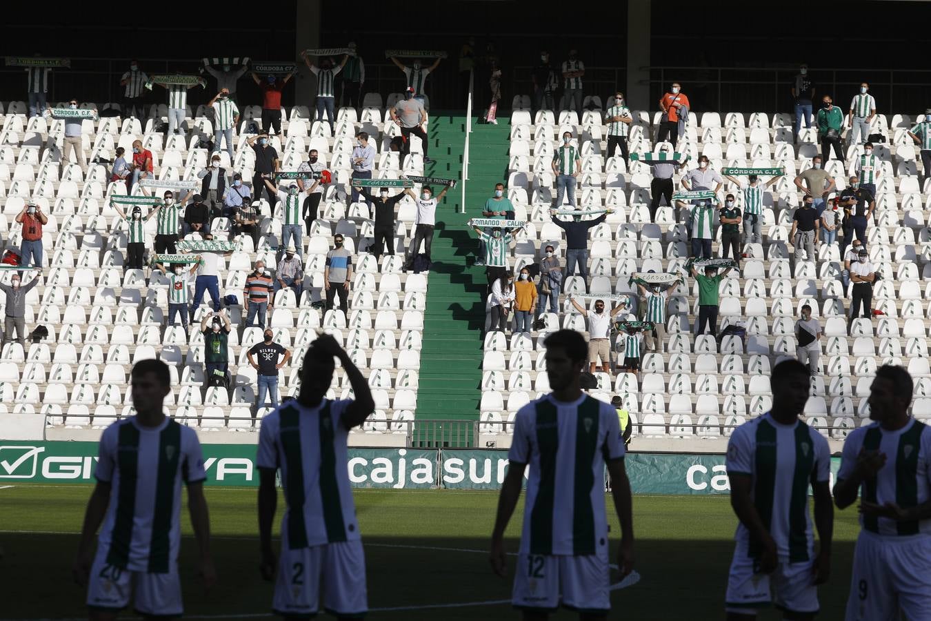 El ambiente con 800 espectadores del Córdoba CF en El Arcángel, en imágenes