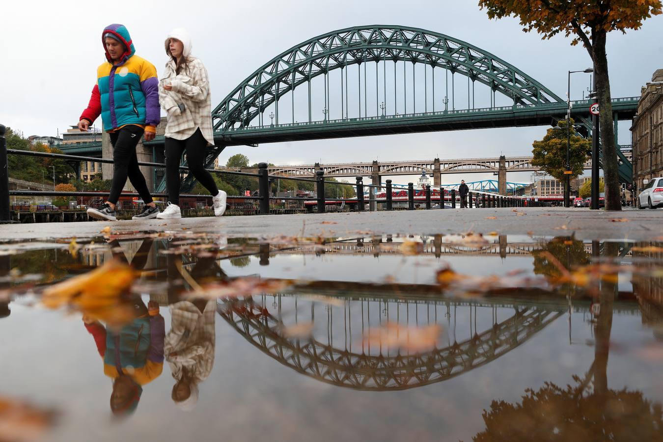 Lluvia otoñal en Quayside, Newcastle upon Tyne, Inglaterra