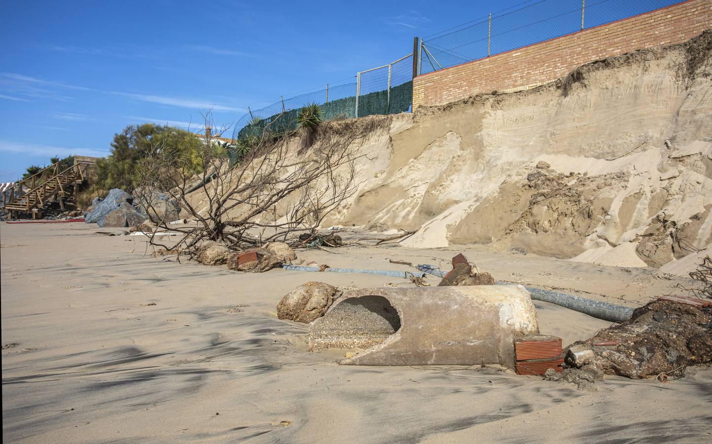 En imágenes, los destrozos causados por el temporal en la playa de El Portil