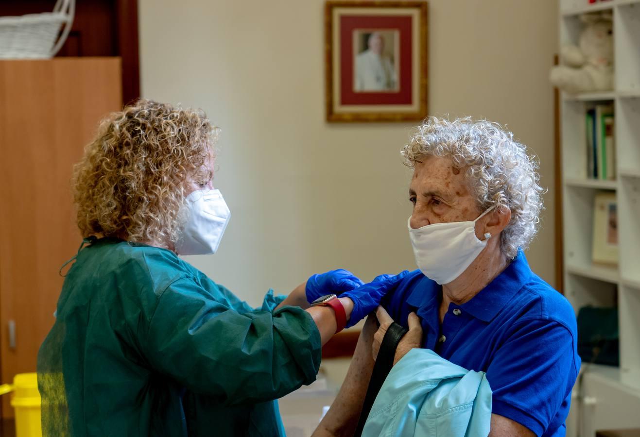 Comienza la vacunación antigripal en la Parroquia de Los Remedios de Sevilla