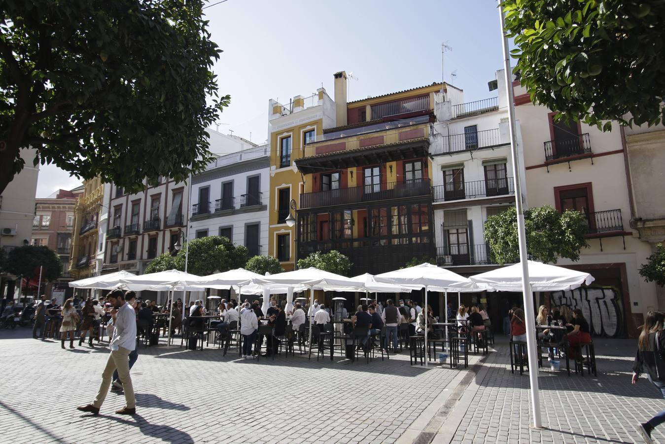 Ambiente en los bares de Sevilla, antes de la puesta en marcha de las nuevas restricciones