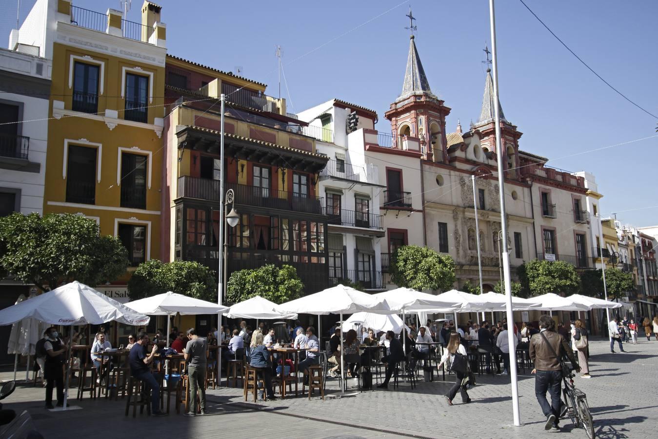 Ambiente en los bares de Sevilla, antes de la puesta en marcha de las nuevas restricciones