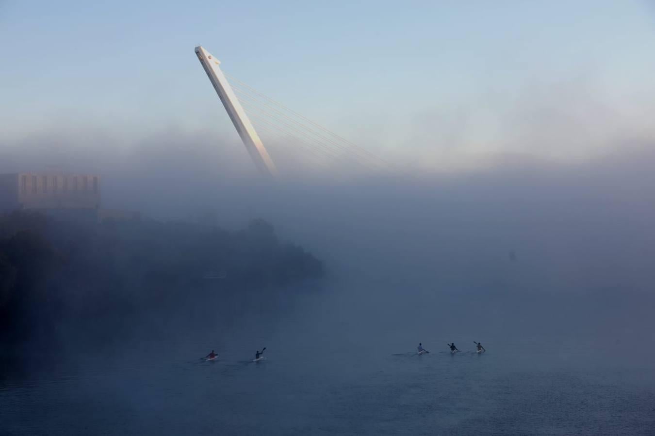 Viernes de niebla en Sevilla