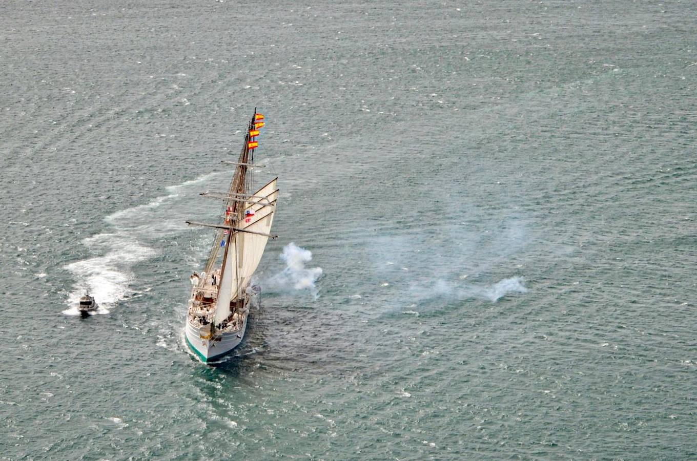 En imágenes: Así ha sido el cruce del Estrecho de Magallanes del buque escuela Juan Sebastián de Elcano