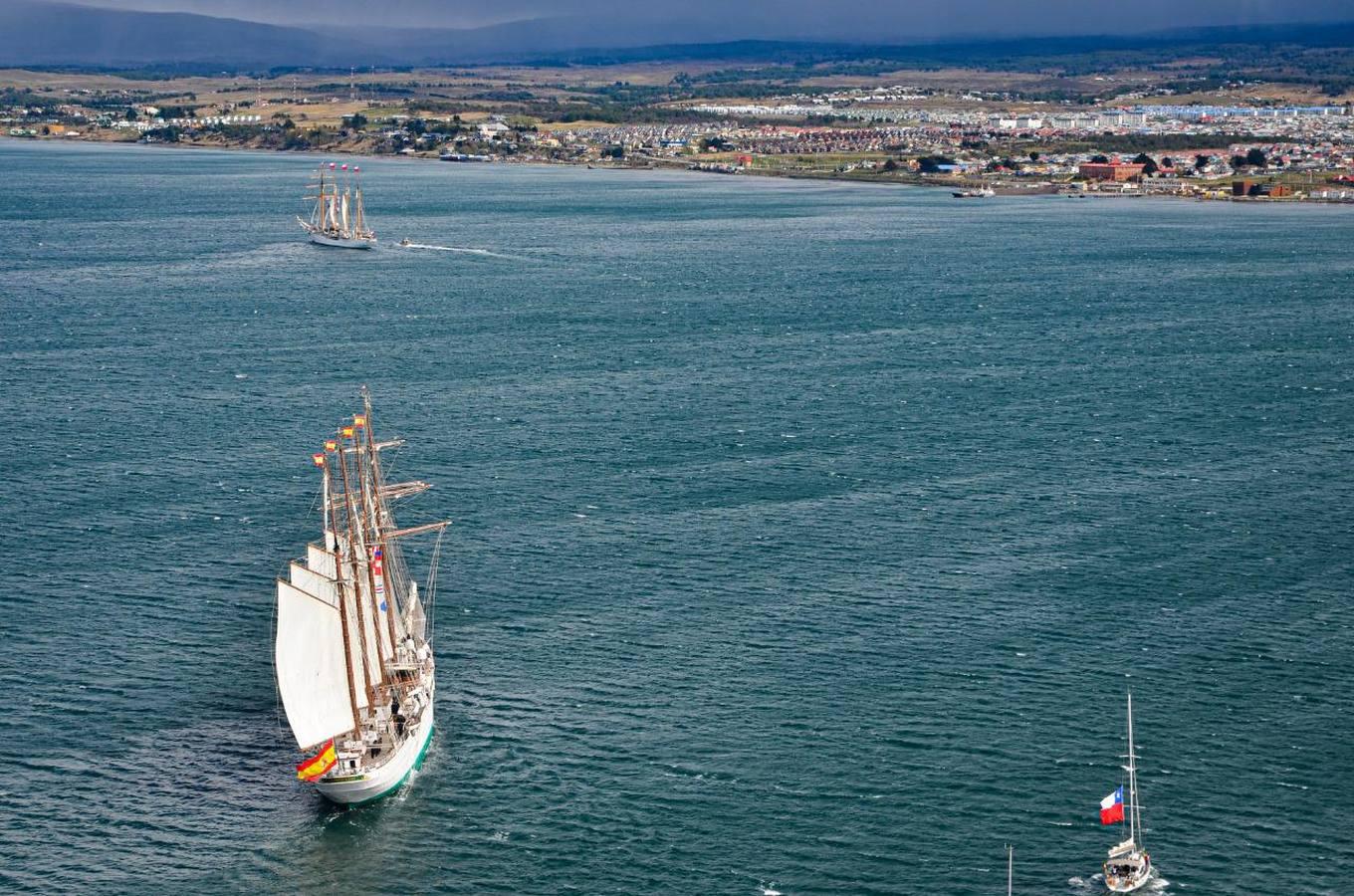 En imágenes: Así ha sido el cruce del Estrecho de Magallanes del buque escuela Juan Sebastián de Elcano