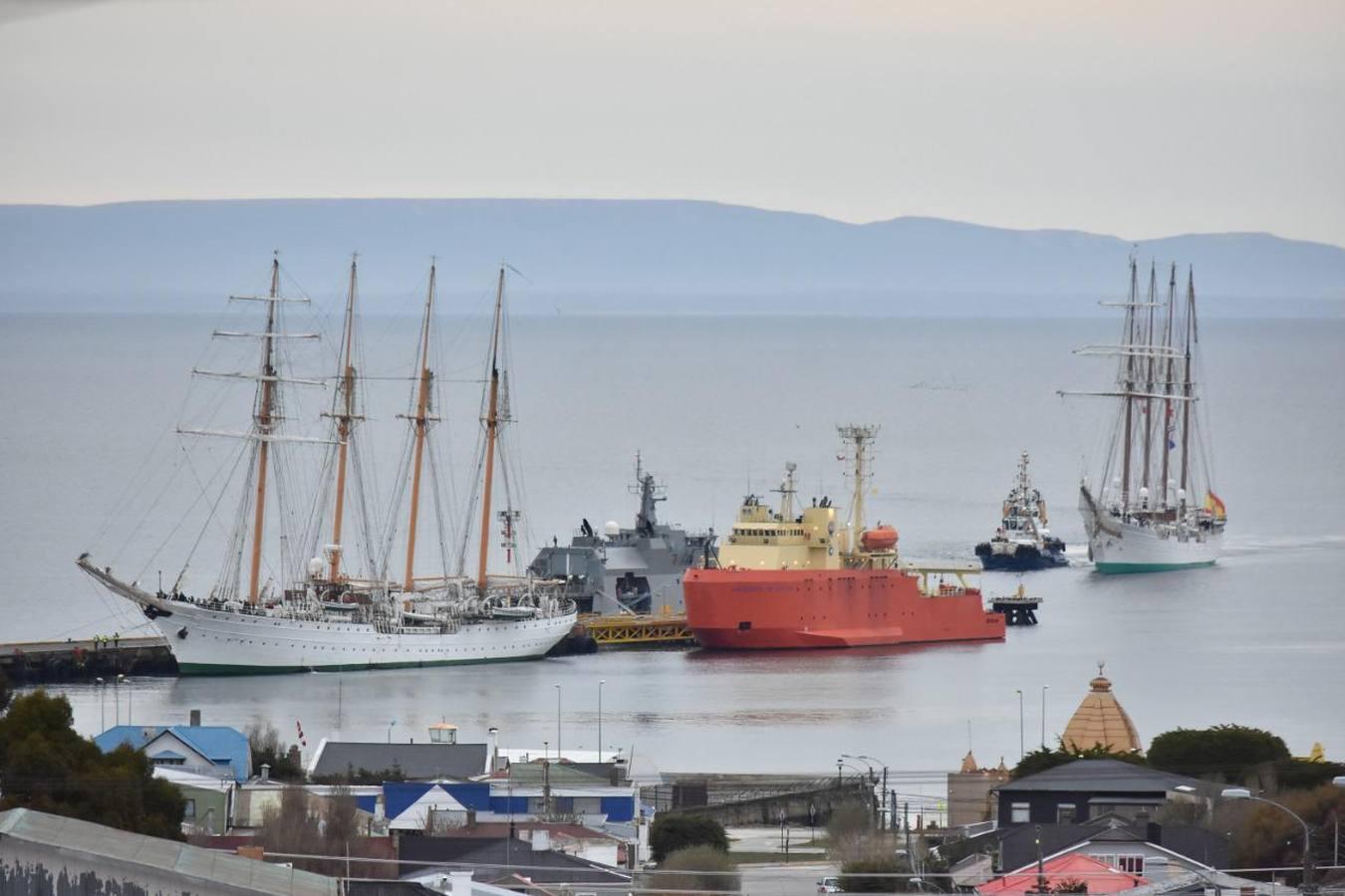 En imágenes: Así ha sido el cruce del Estrecho de Magallanes del buque escuela Juan Sebastián de Elcano