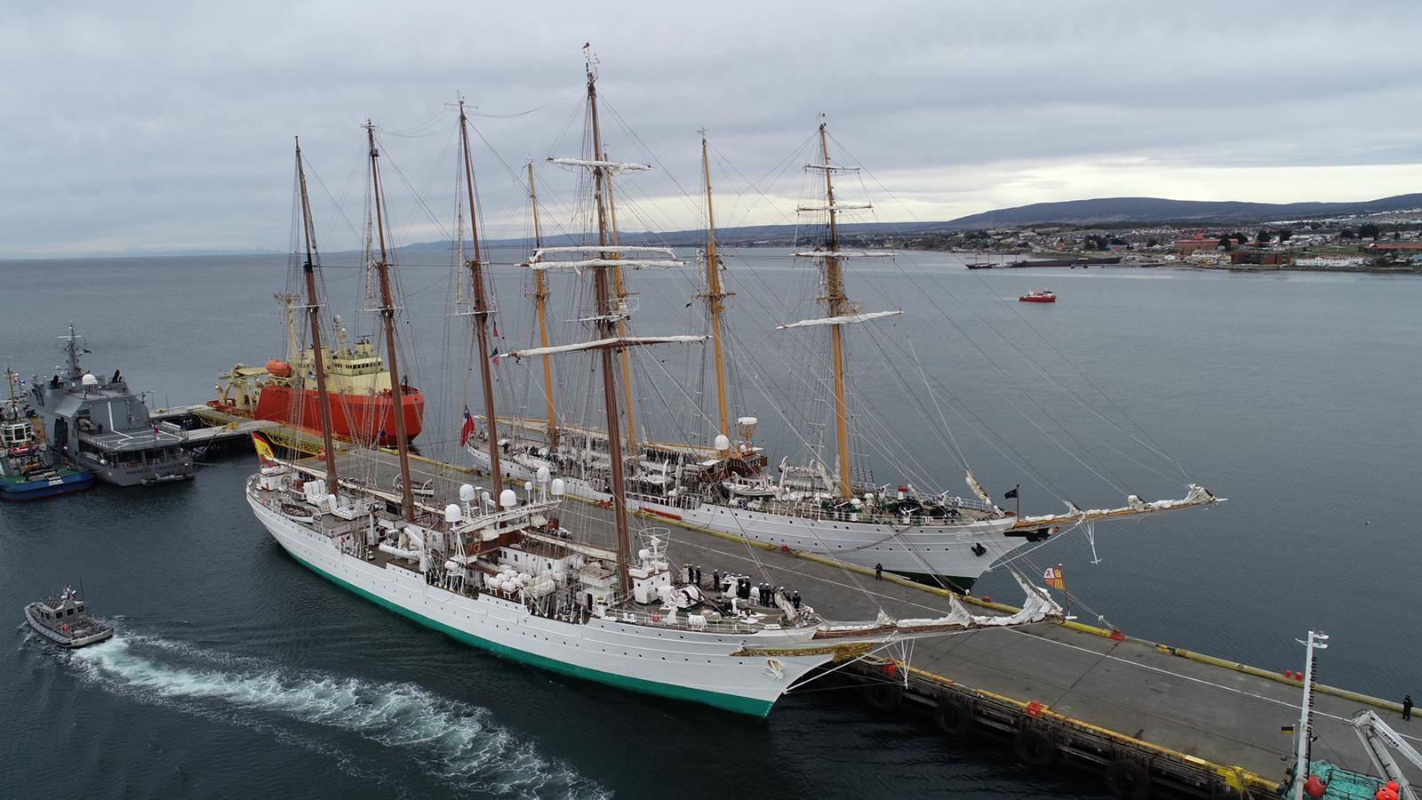 En imágenes: Así ha sido el cruce del Estrecho de Magallanes del buque escuela Juan Sebastián de Elcano