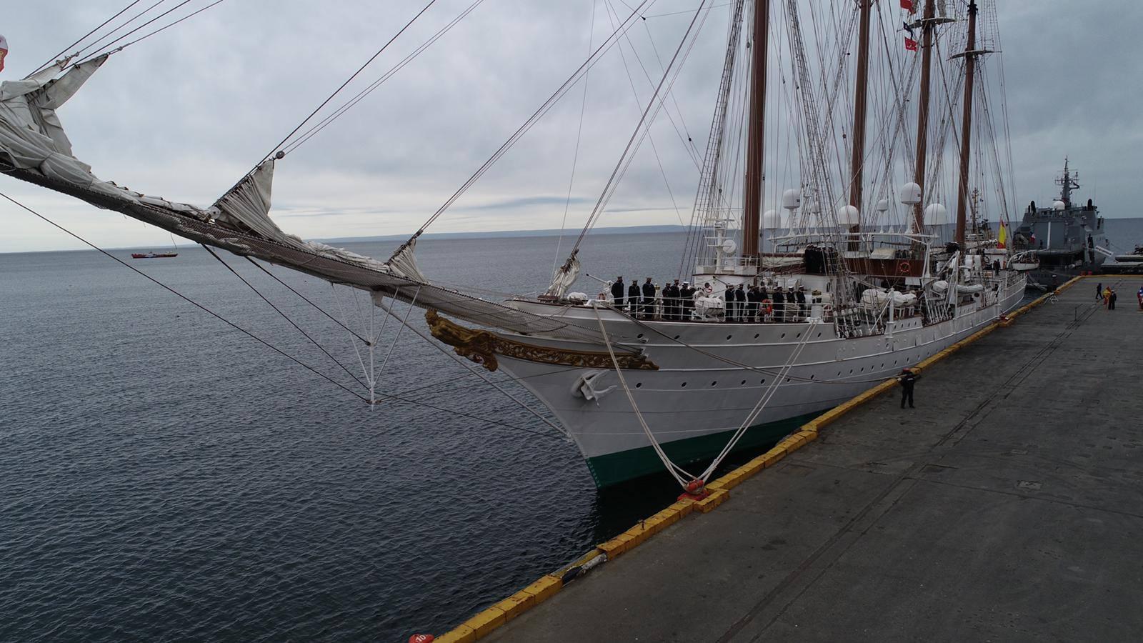 En imágenes: Así ha sido el cruce del Estrecho de Magallanes del buque escuela Juan Sebastián de Elcano