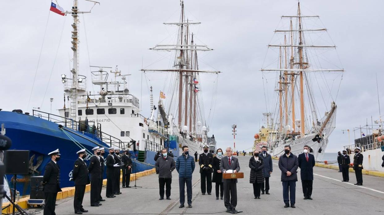 En imágenes: Así ha sido el cruce del Estrecho de Magallanes del buque escuela Juan Sebastián de Elcano