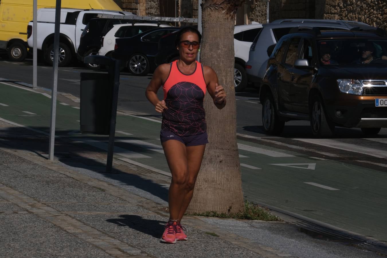 FOTOS: La mascarilla ya es obligatoria para el deporte y en la hostelería