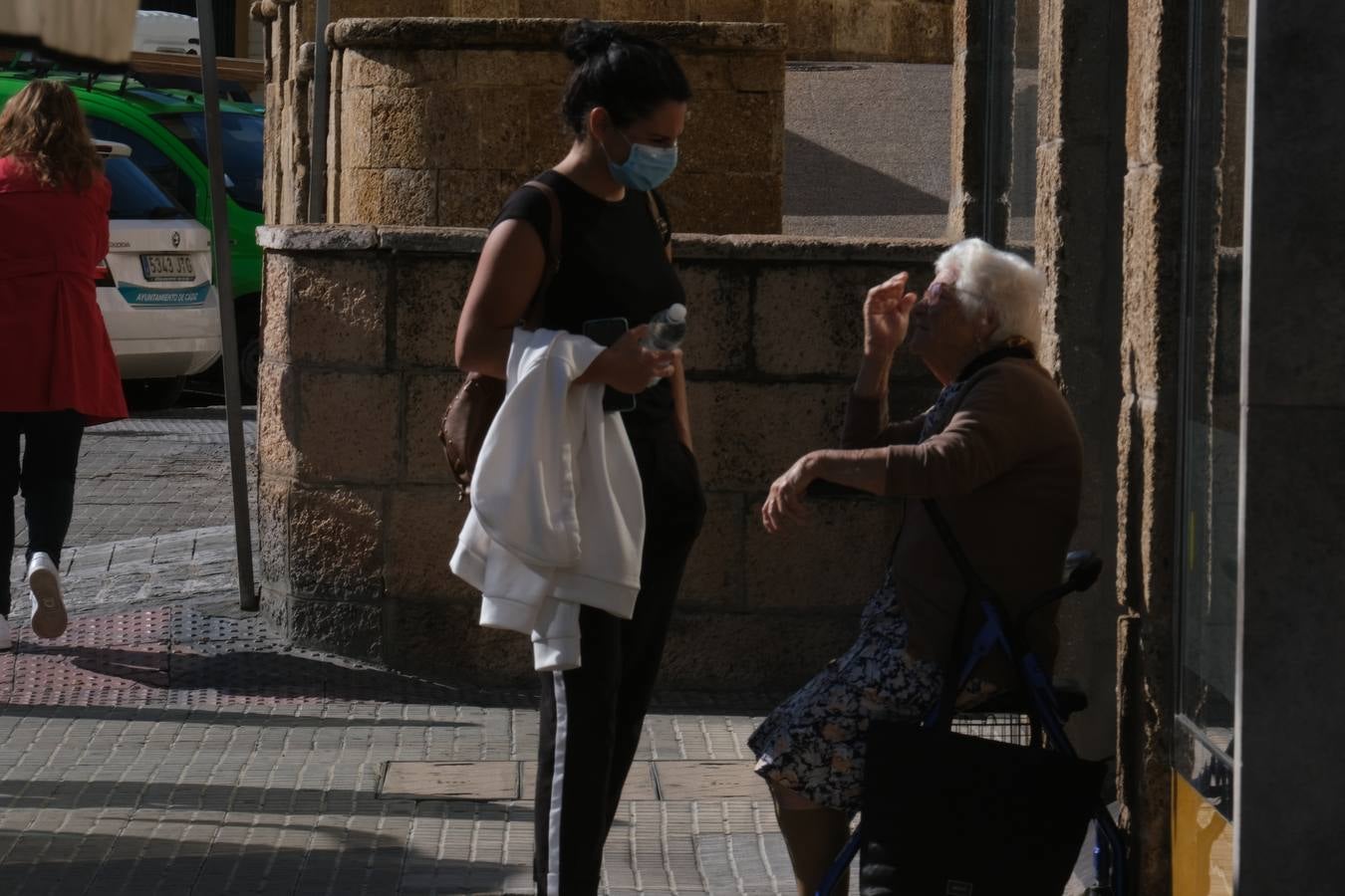 FOTOS: La mascarilla ya es obligatoria para el deporte y en la hostelería