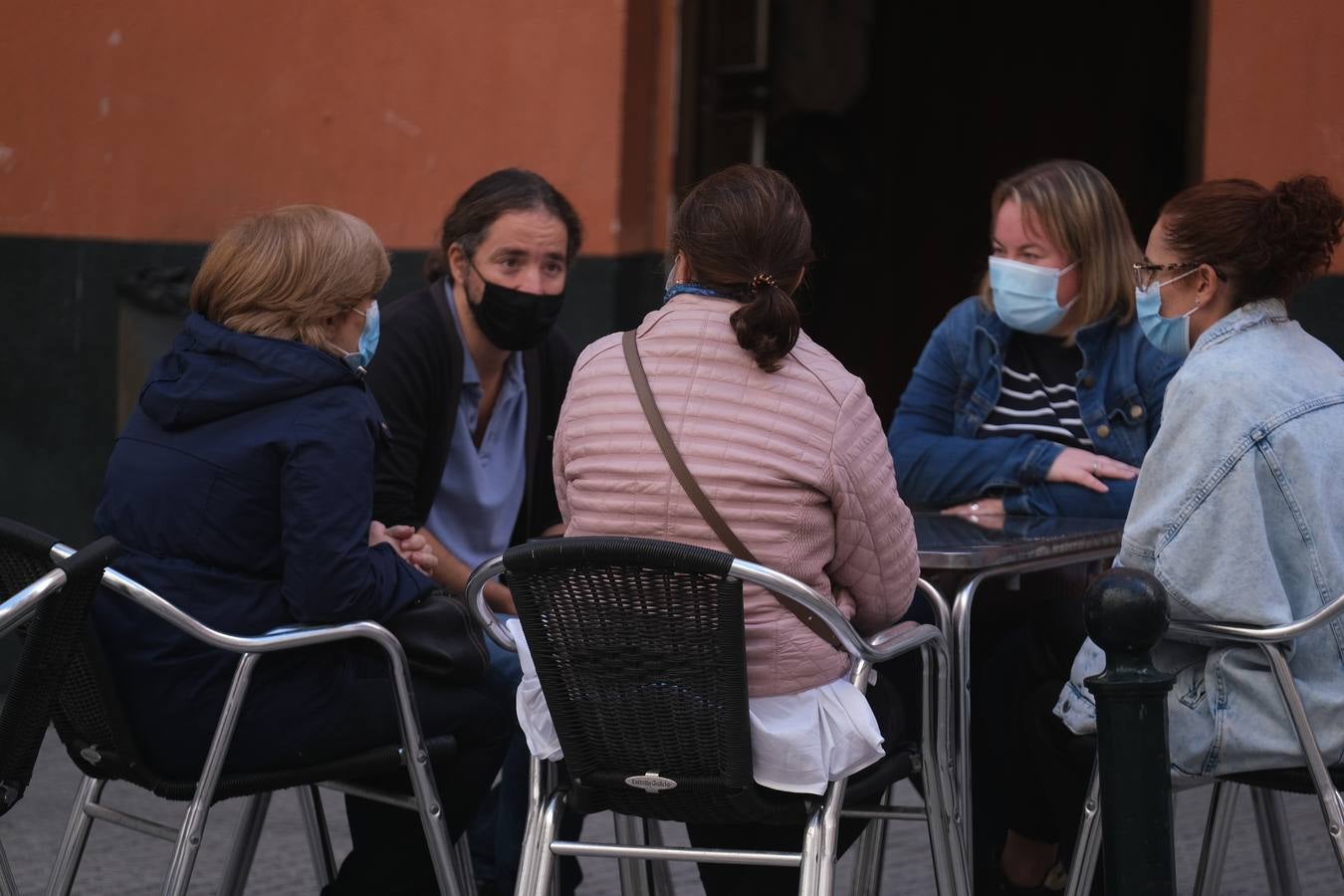 FOTOS: La mascarilla ya es obligatoria para el deporte y en la hostelería