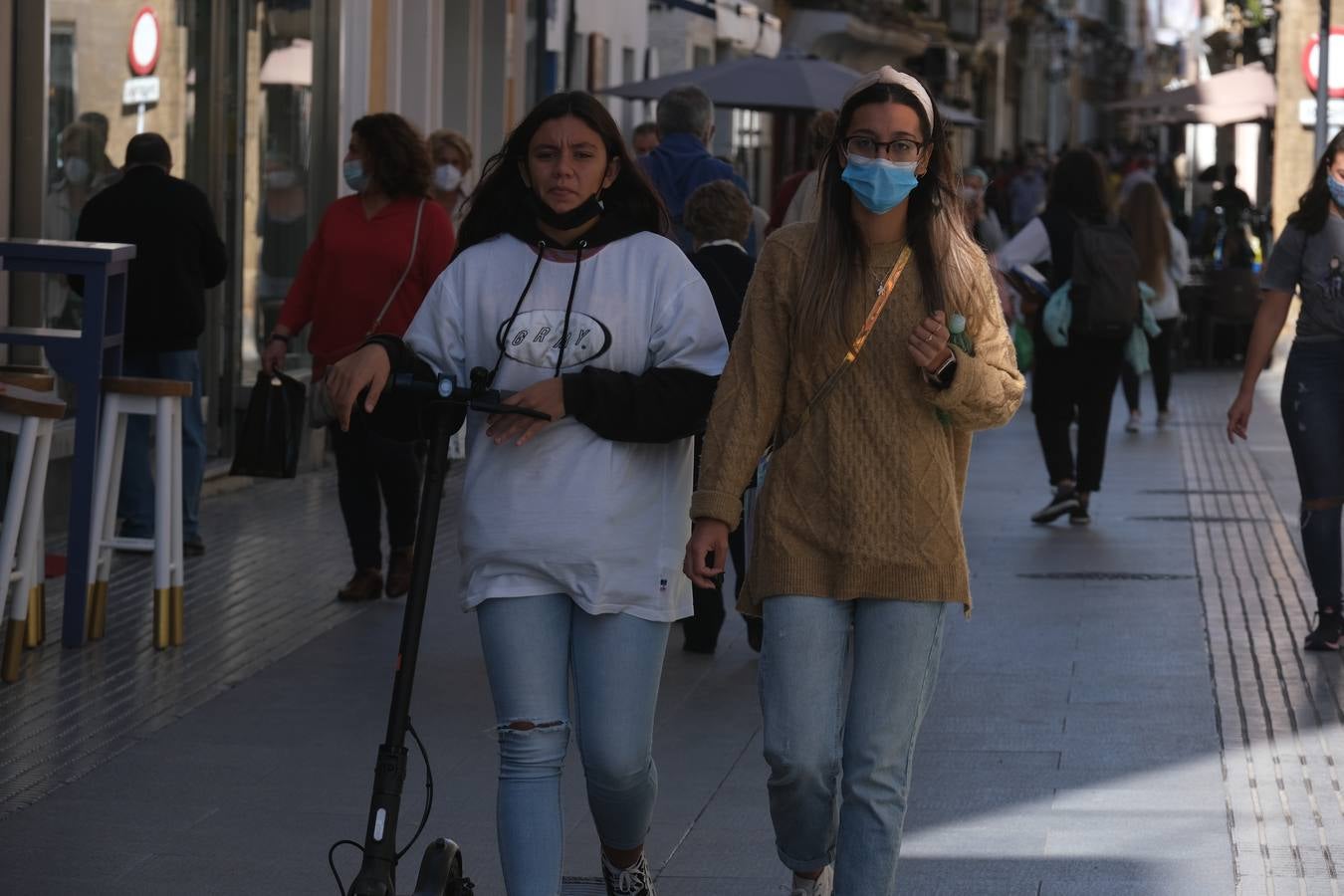 FOTOS: La mascarilla ya es obligatoria para el deporte y en la hostelería