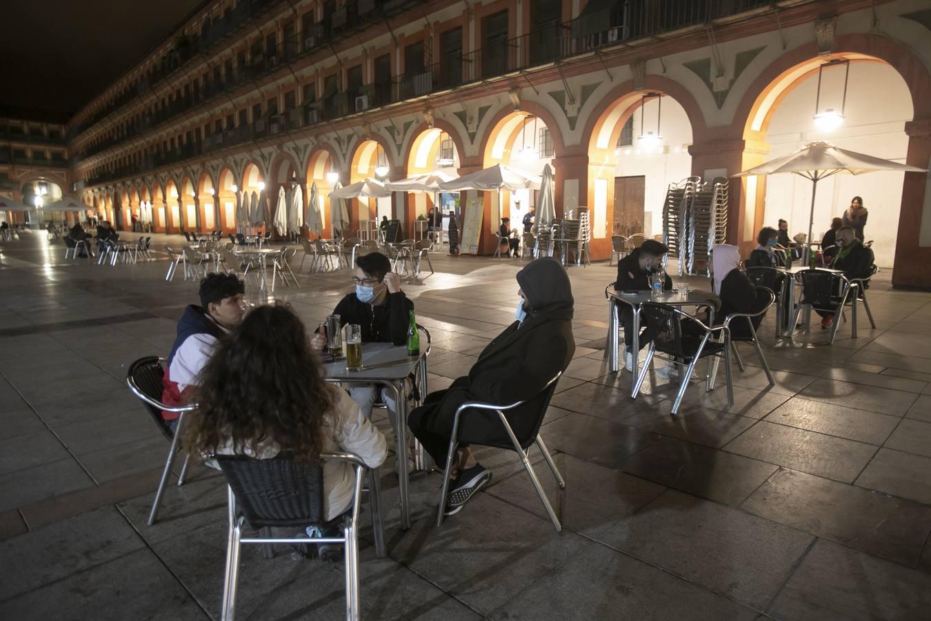 Toque de queda | El cierre adelantado de los bares en Córdoba en imágenes