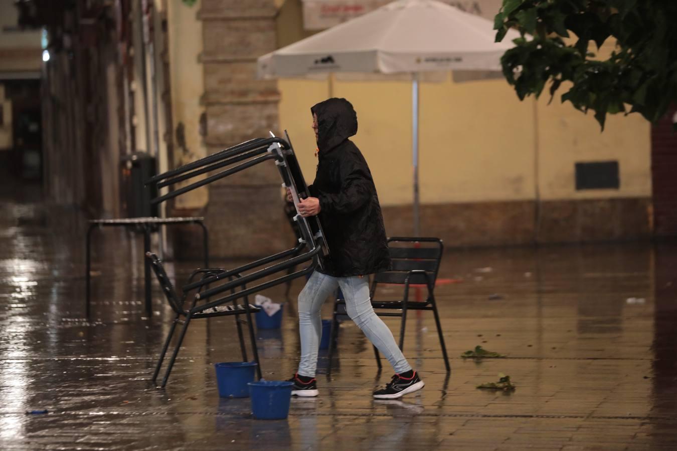 Sevilla se cierra a las 10 de la noche