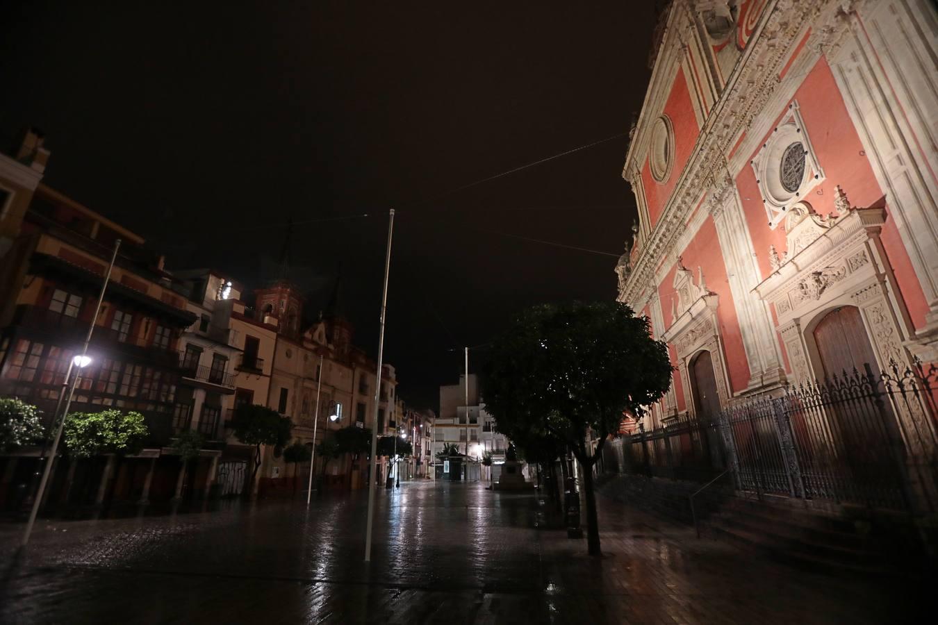 Sevilla se cierra a las 10 de la noche