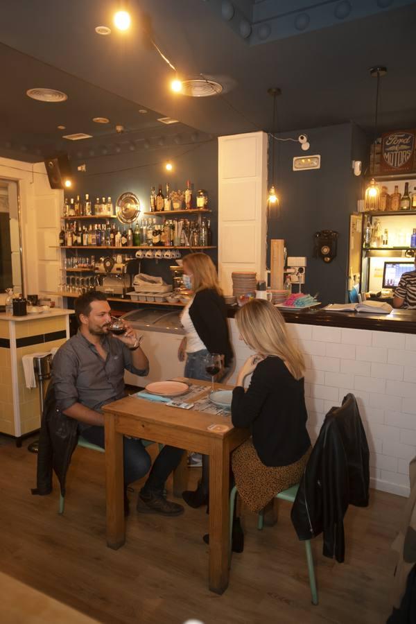 En imágenes, la última noche en la hostelería cordobesa antes del cierre a las 10
