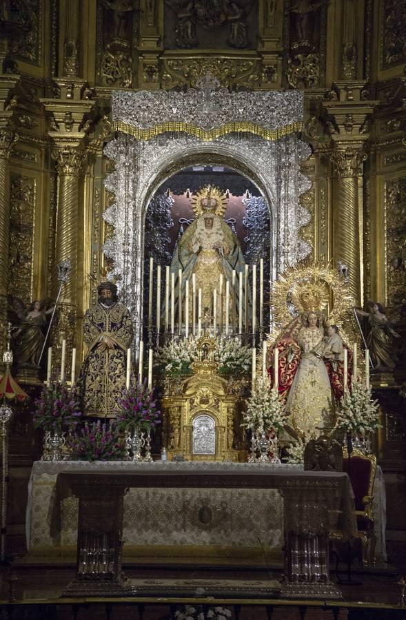 El altar de la función principal de instituto de la Macarena