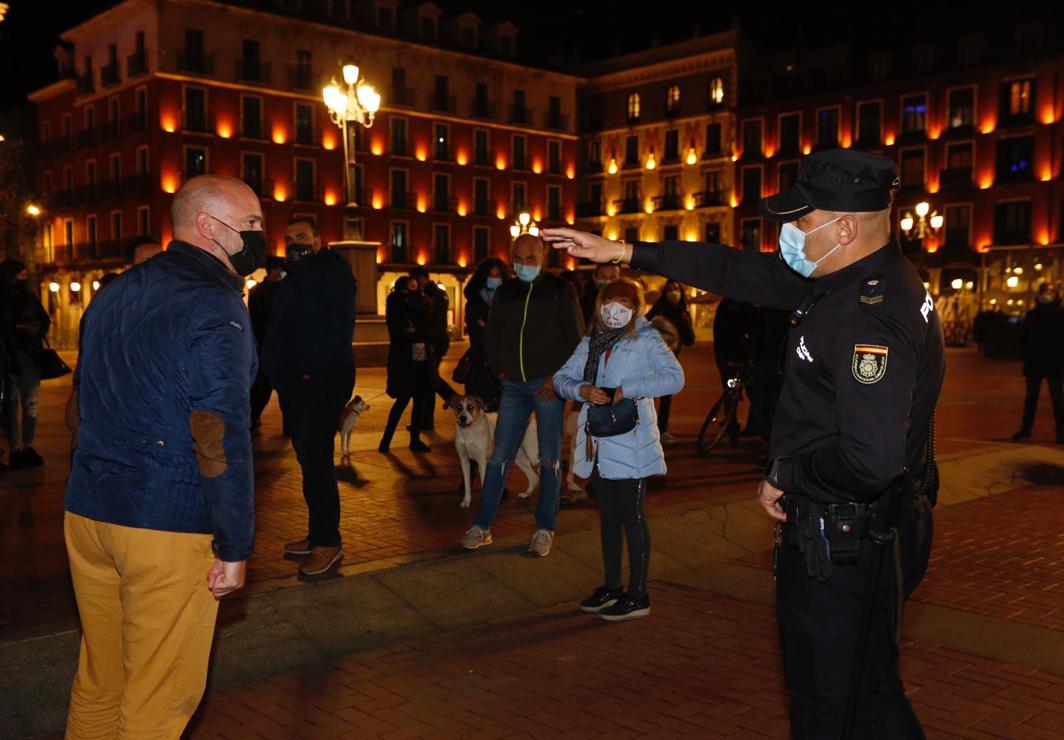 Concentración en la Plaza Mayor de Valladolid pasadas las 22 horas. 