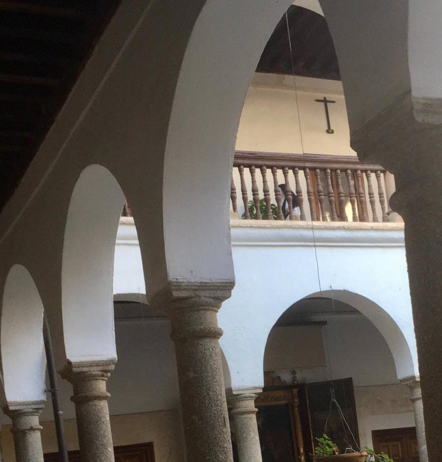 La visita solidaria al convento de San Pablo, en imágenes