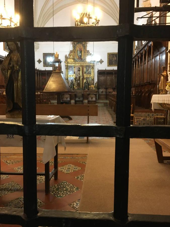 La visita solidaria al convento de San Pablo, en imágenes