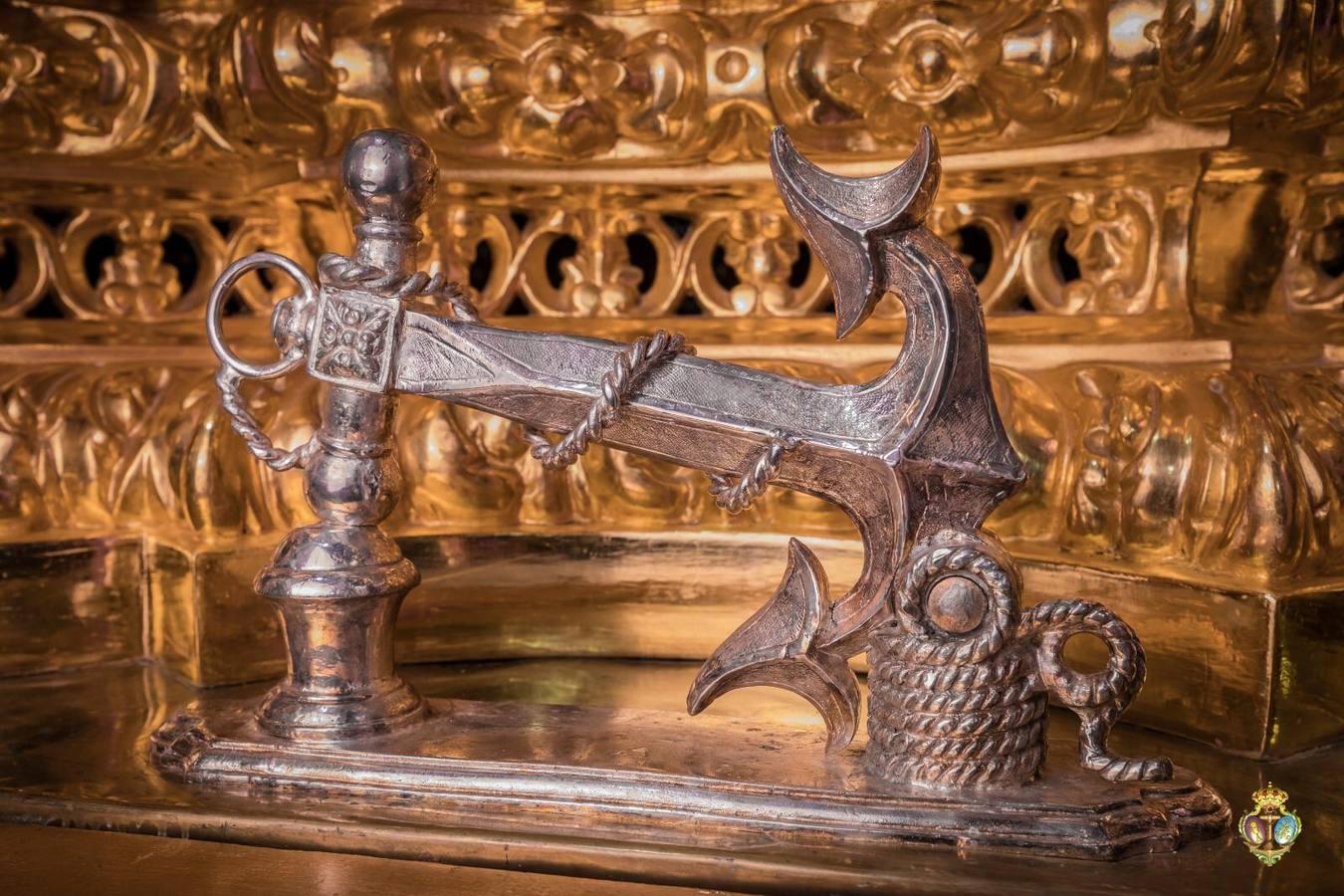 Detalles del paso del Cristo de las Tres Caídas de Triana