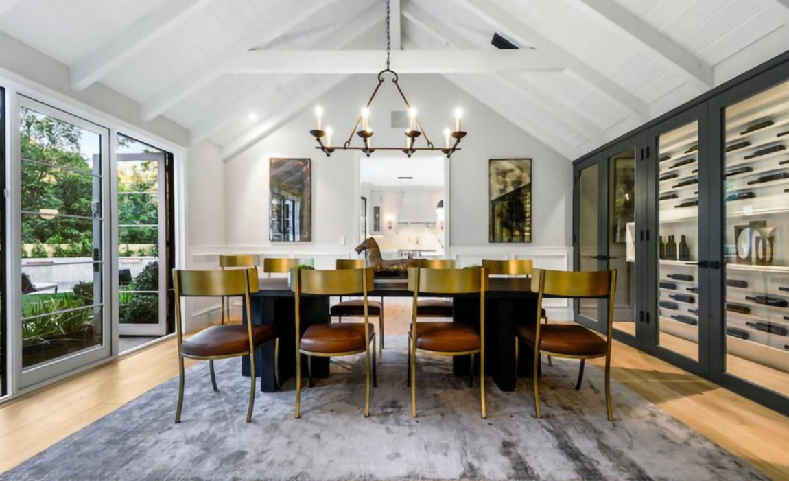 La nueva mansión de Cameron Diaz. Como era de esperar de un barrio de esta categoría, entre sus vecinos más cercanos figuran otras celebrities como Katy Perry y Orlando Bloom, Adele, John Mayer, Vin Diesel o Kate Upton.