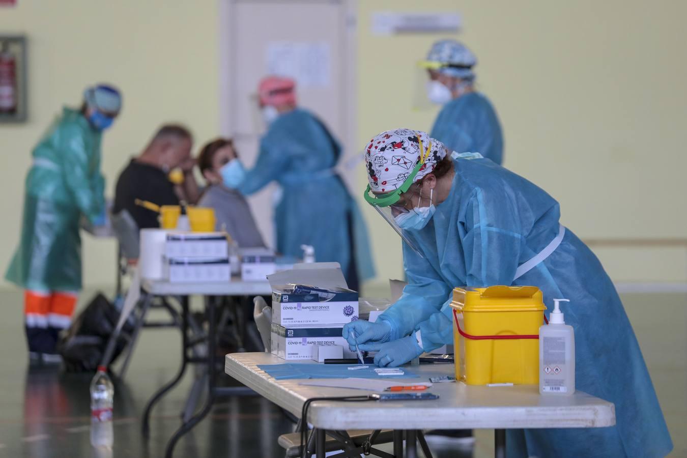 En imágenes, comienzan los cribados masivos en Sevilla capital