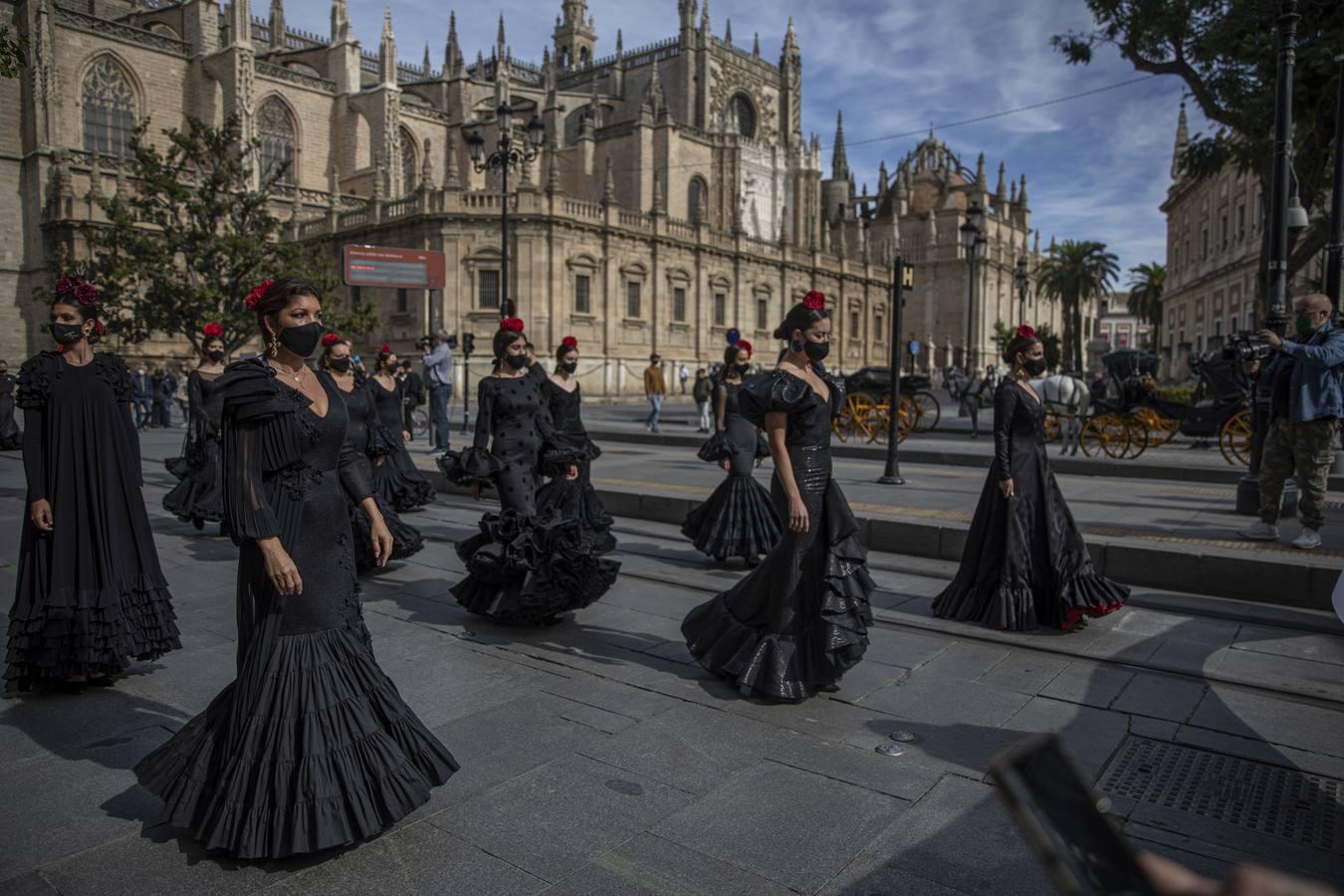 En fotos: La moda flamenca, un sector en luto por el Covid-19