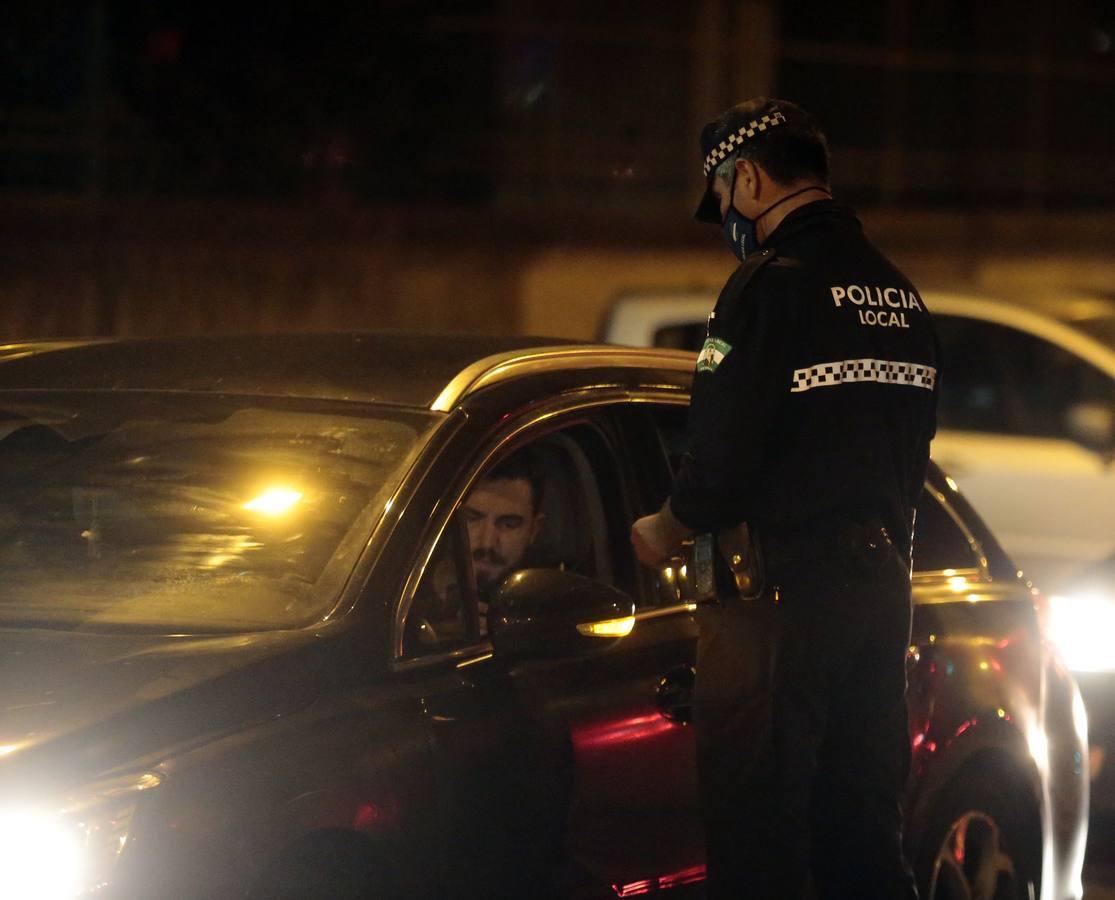 En fotos, despliegue policial en Sevilla para vigilar el toque de queda y evitar algaradas