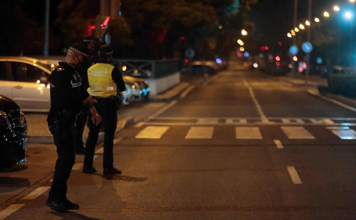 En fotos, despliegue policial en Sevilla para vigilar el toque de queda y evitar algaradas