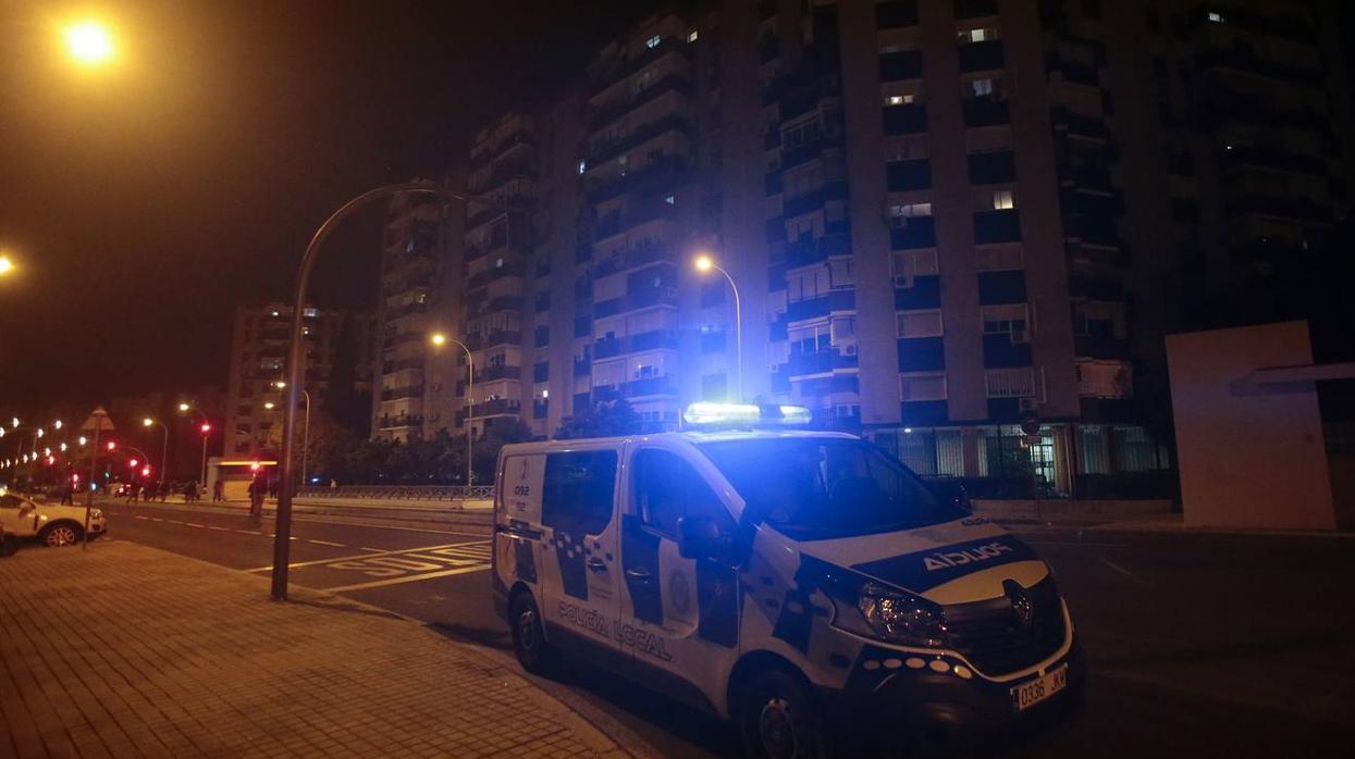 En fotos, despliegue policial en Sevilla para vigilar el toque de queda y evitar algaradas