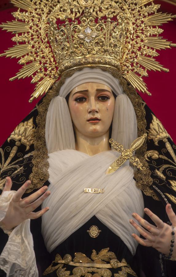 Imágenes de la Virgen de los Dolores y la Soledad de luto