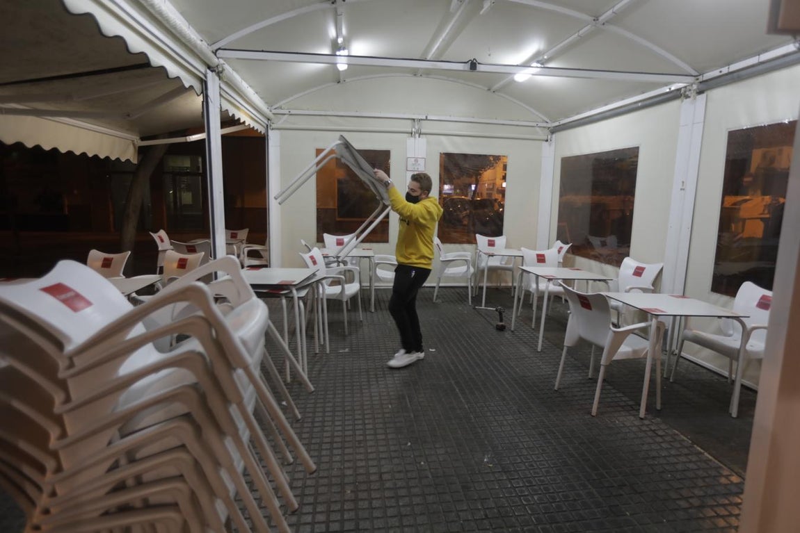 Los bares de Cádiz echan el cierre con el nuevo toque de queda