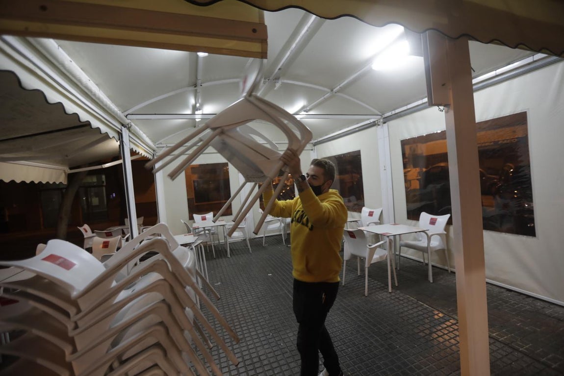 Los bares de Cádiz echan el cierre con el nuevo toque de queda