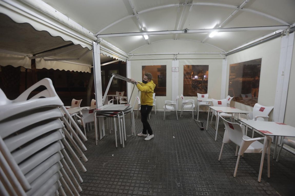Los bares de Cádiz echan el cierre con el nuevo toque de queda