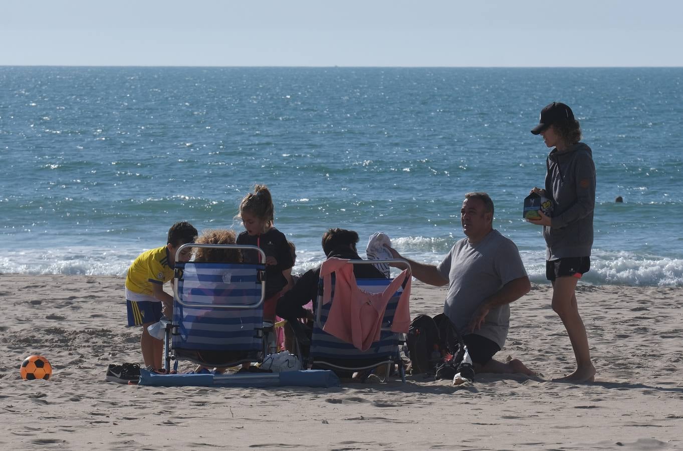 FOTOS: La Bahía de Cádiz sale a la calle y disfruta de su «semi-libertad»