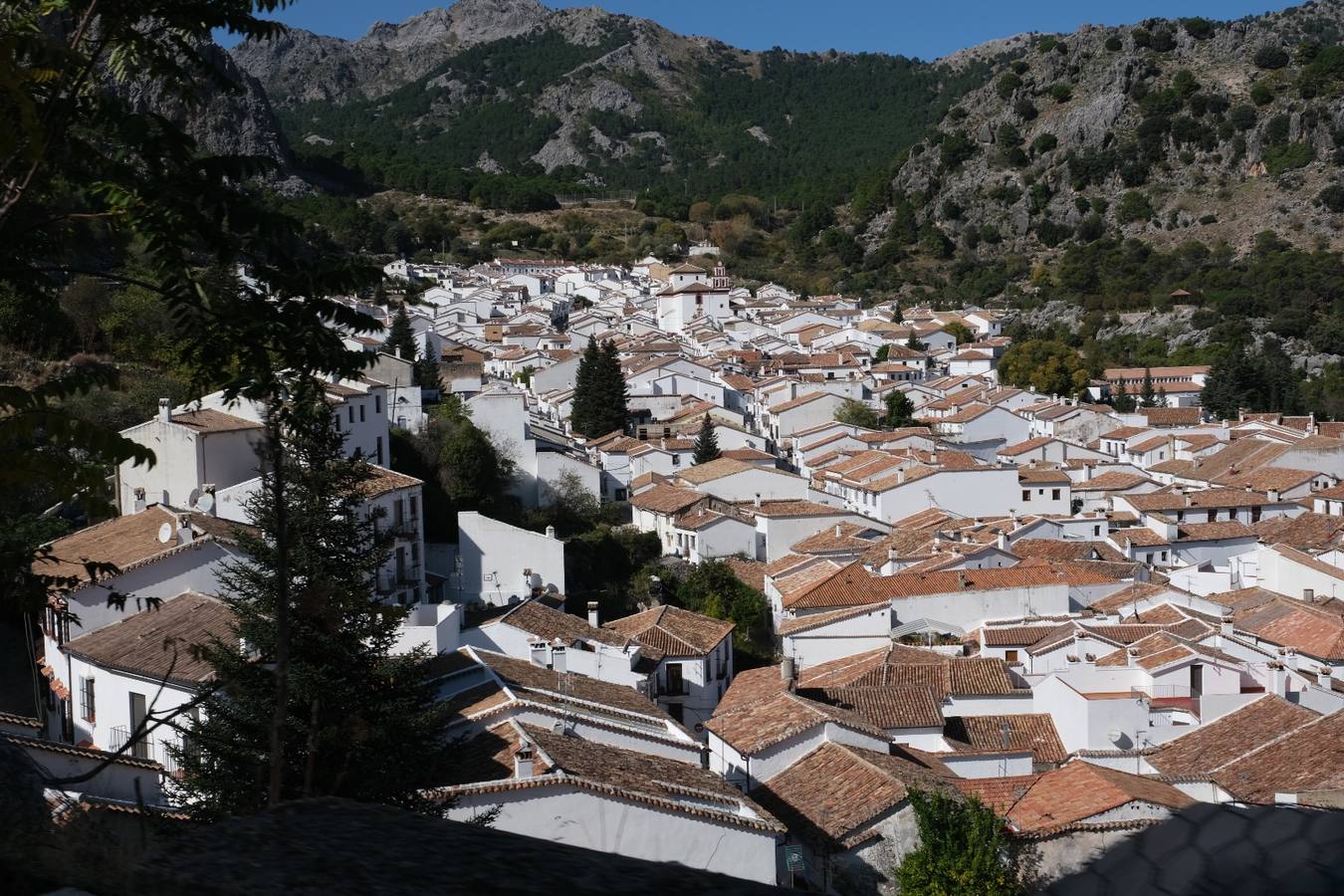 FOTOS: Controles en la Sierra de Cádiz y poco ambiente por las restricciones