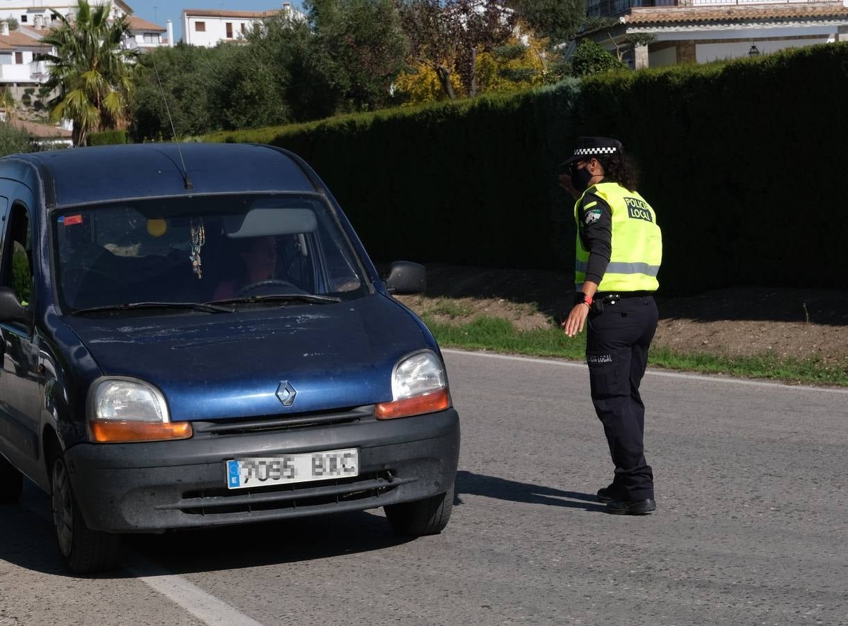 FOTOS: Controles en la Sierra de Cádiz y poco ambiente por las restricciones