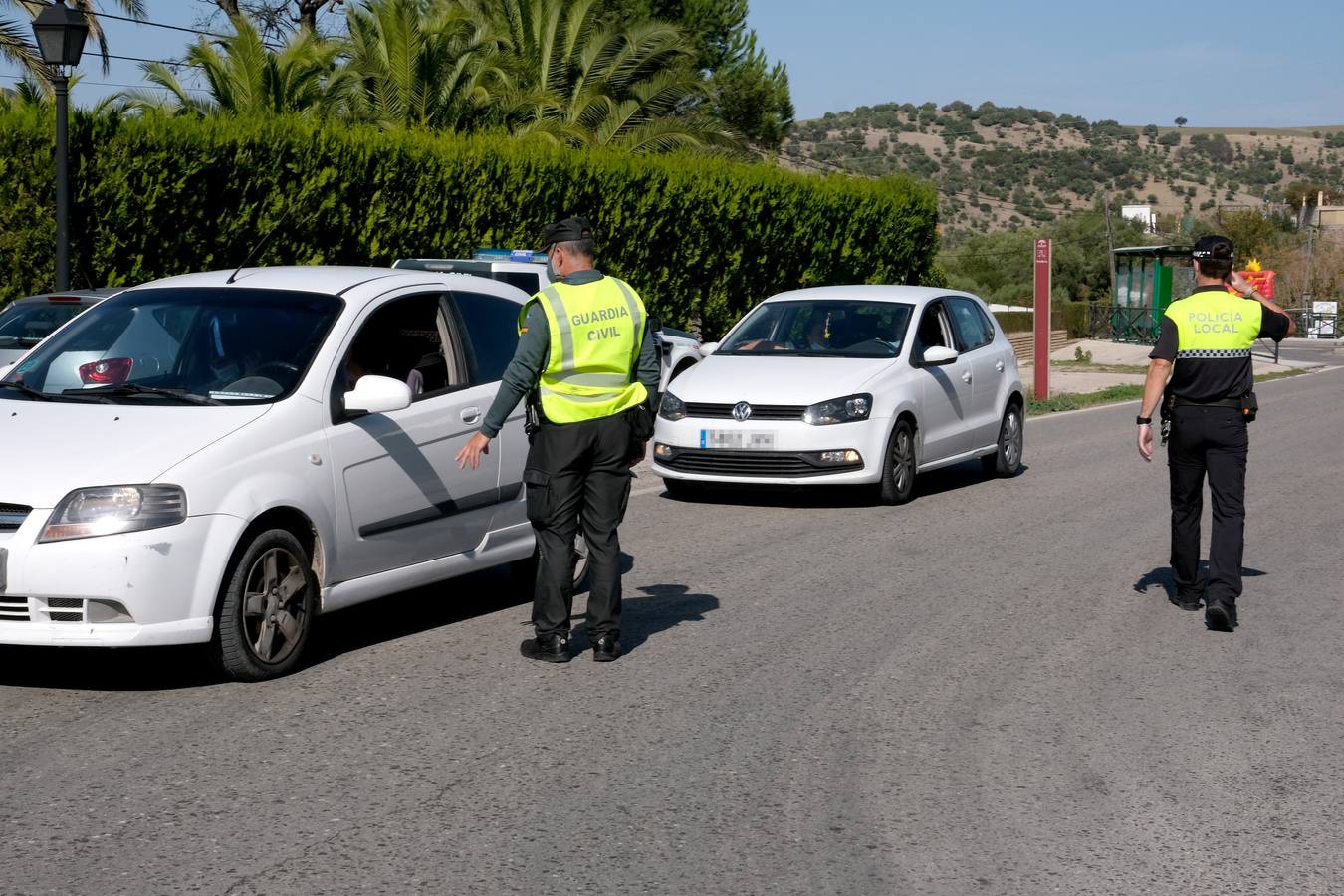 FOTOS: Controles en la Sierra de Cádiz y poco ambiente por las restricciones